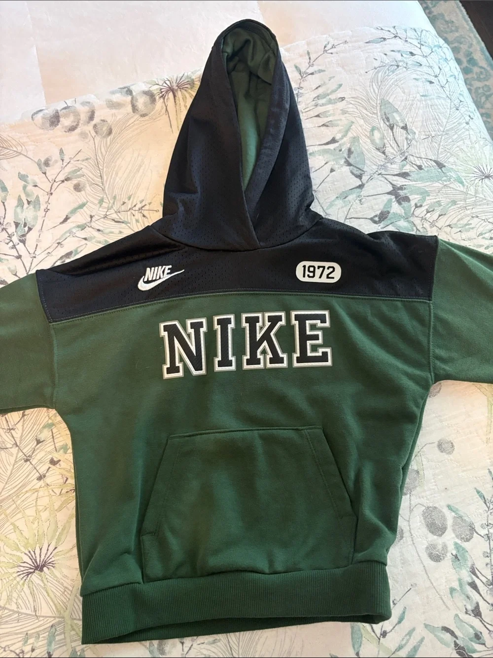 Nike Green & Black Boys' Hoodie and Joggers Set